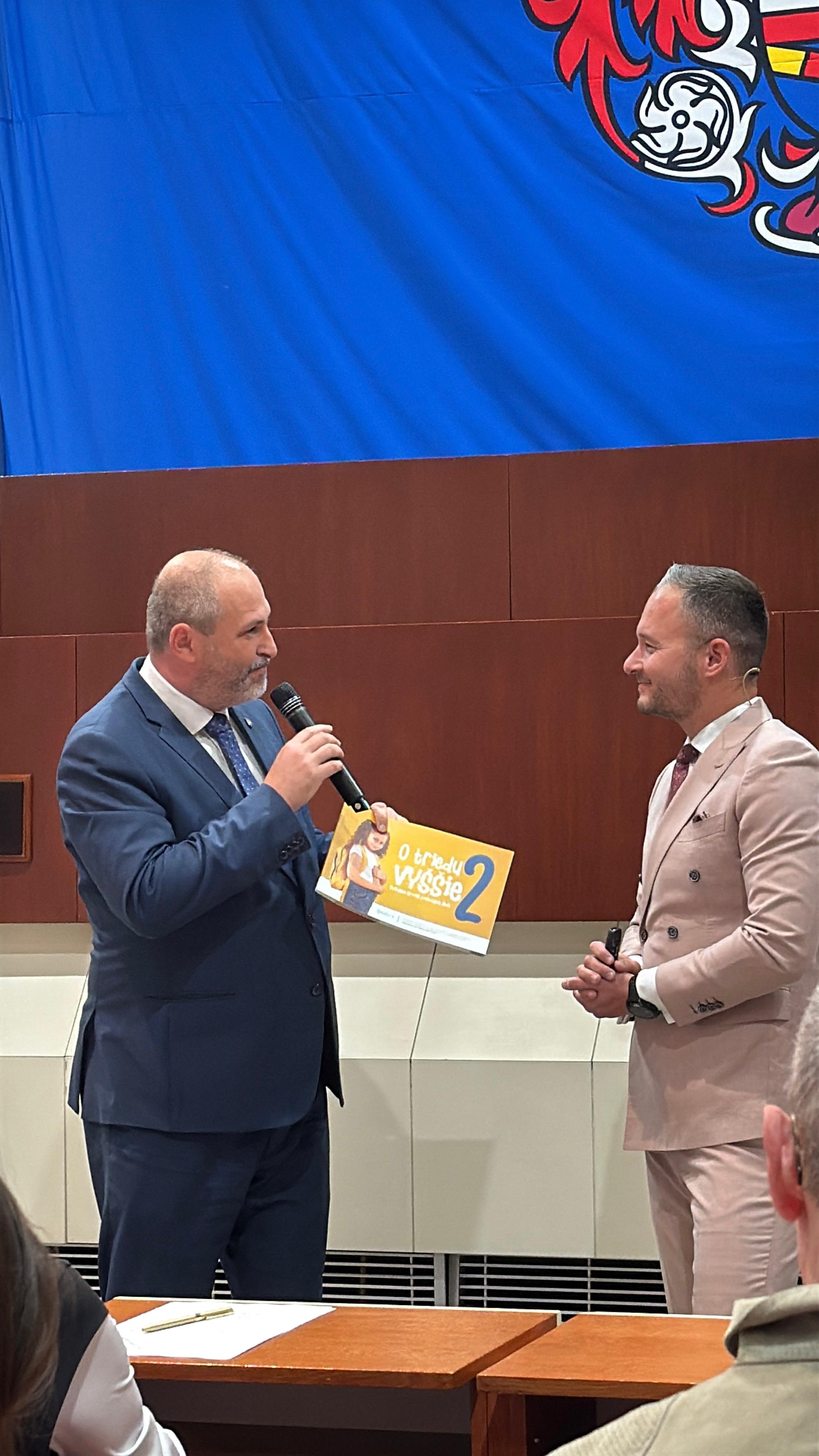 2f798050-0ddb-4a3f-9995-77a203c8a16e