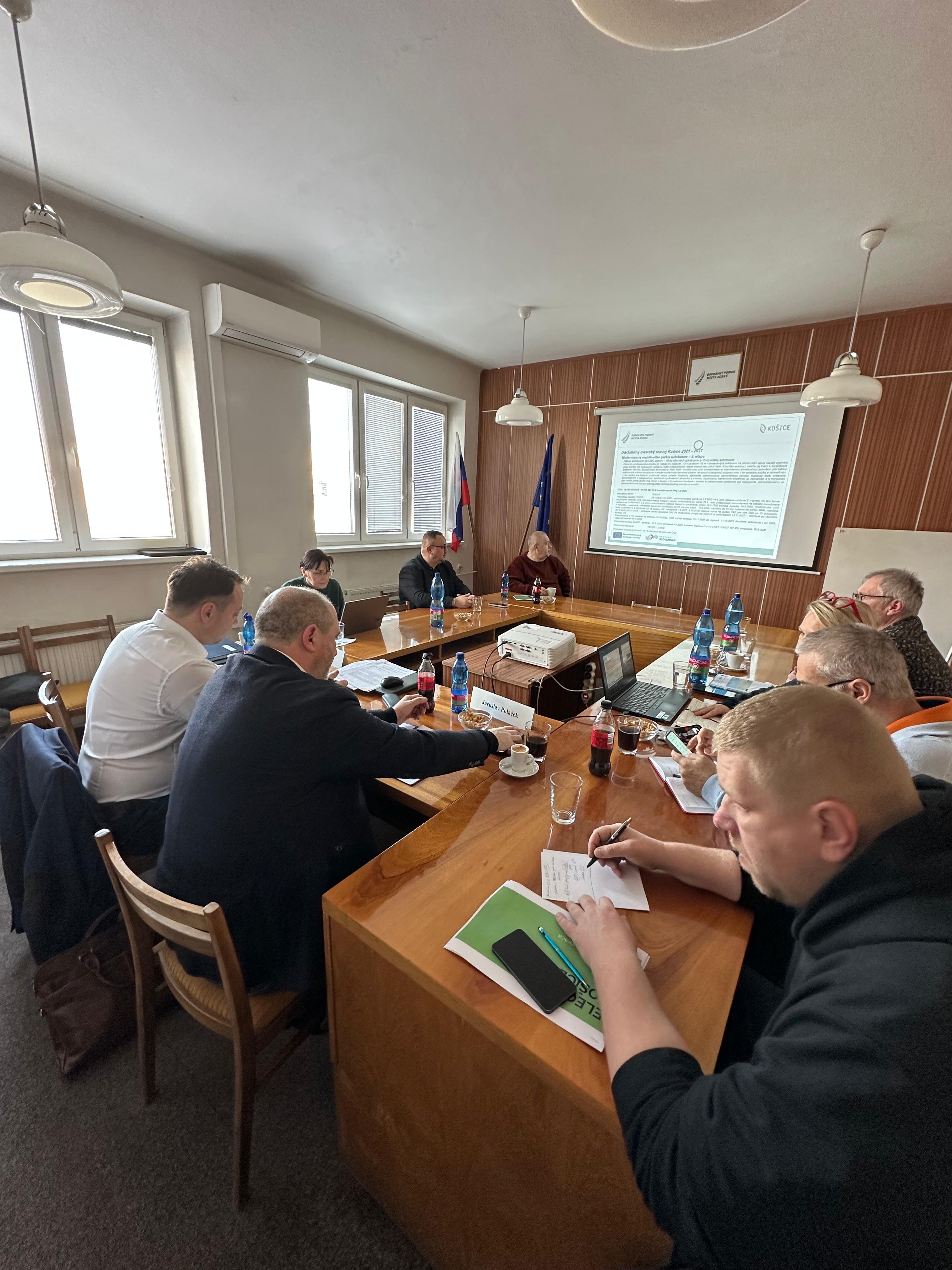 379de639-b17c-439d-b20c-f5ab1ba827c1