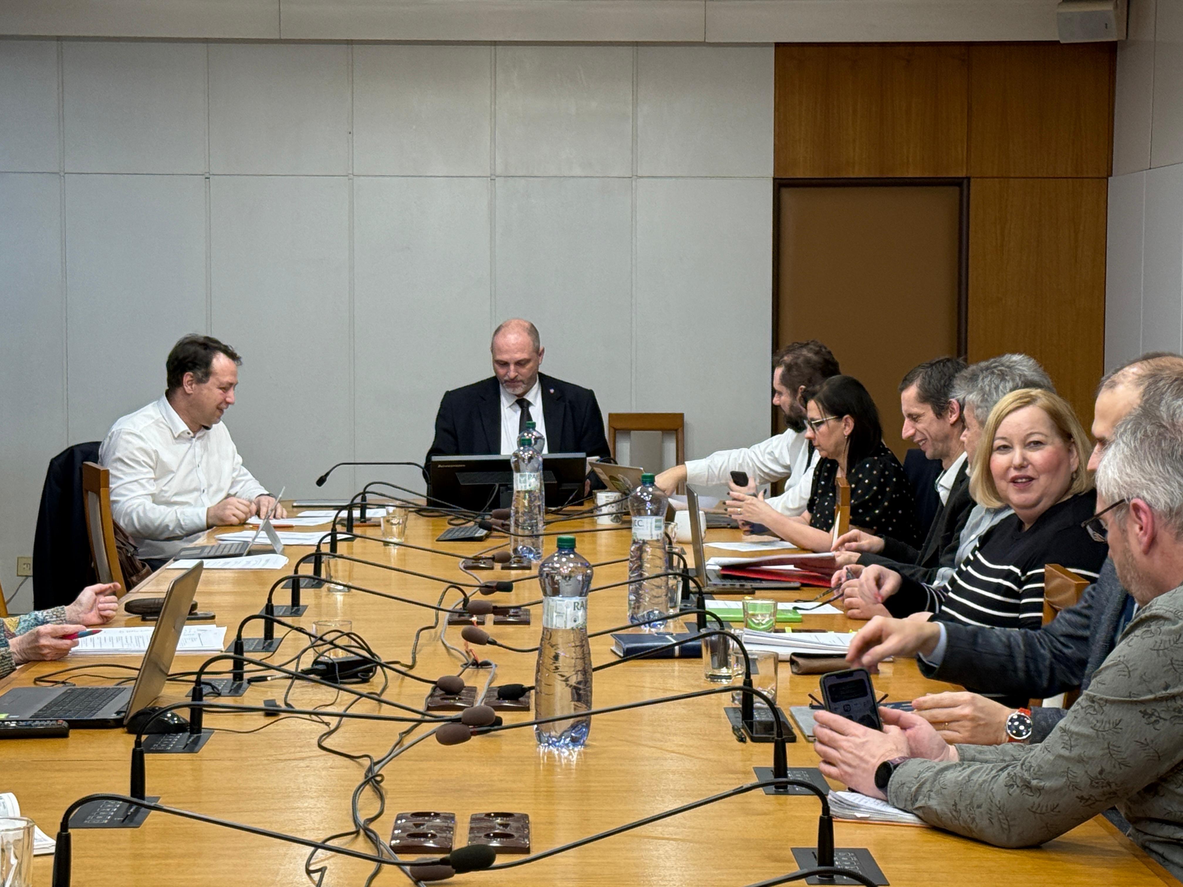 271a9c14-0028-4dee-8a8c-32a9c1837741