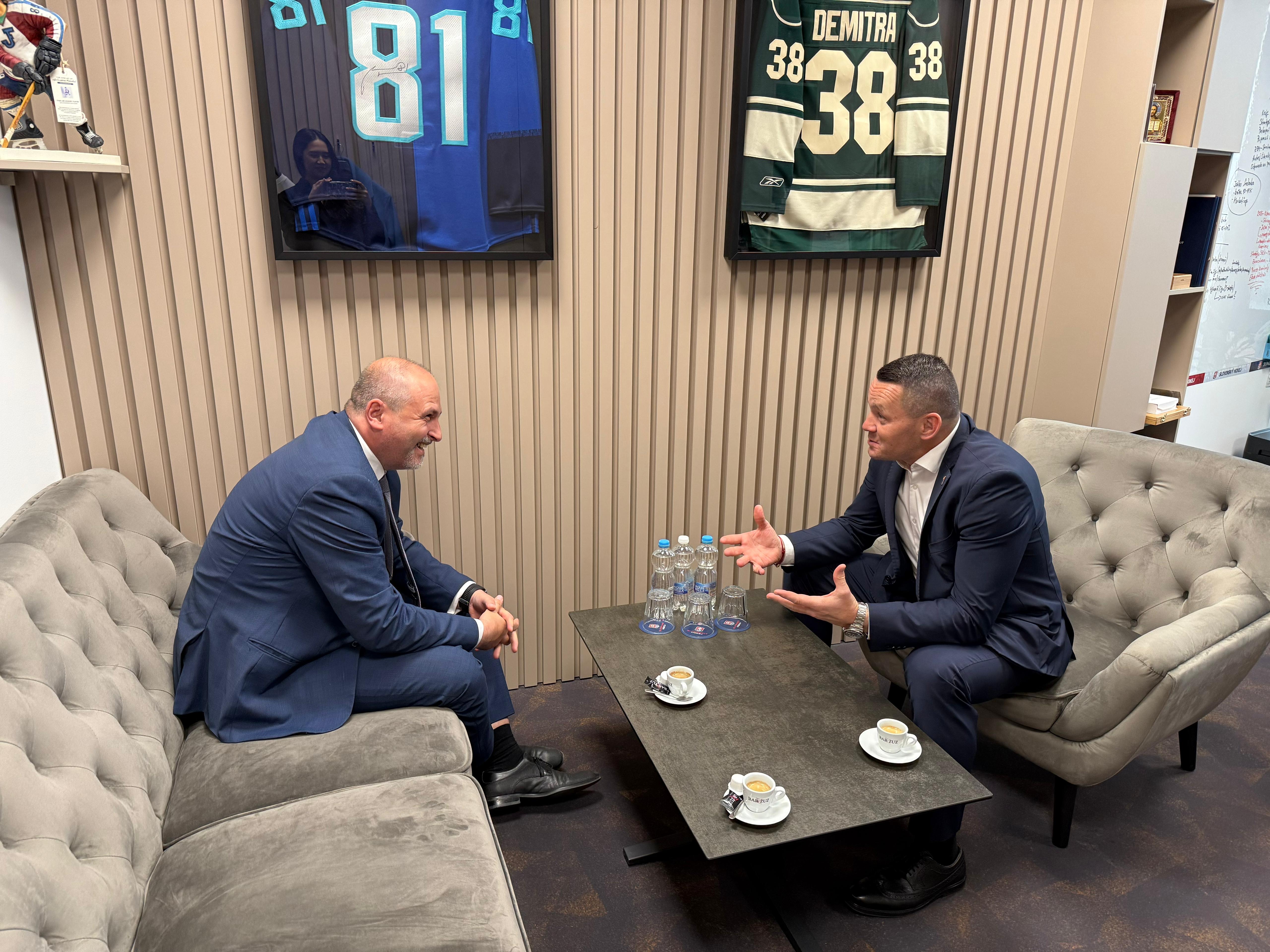 6c8edc89-62d3-4da6-933c-4fff0c51aae2