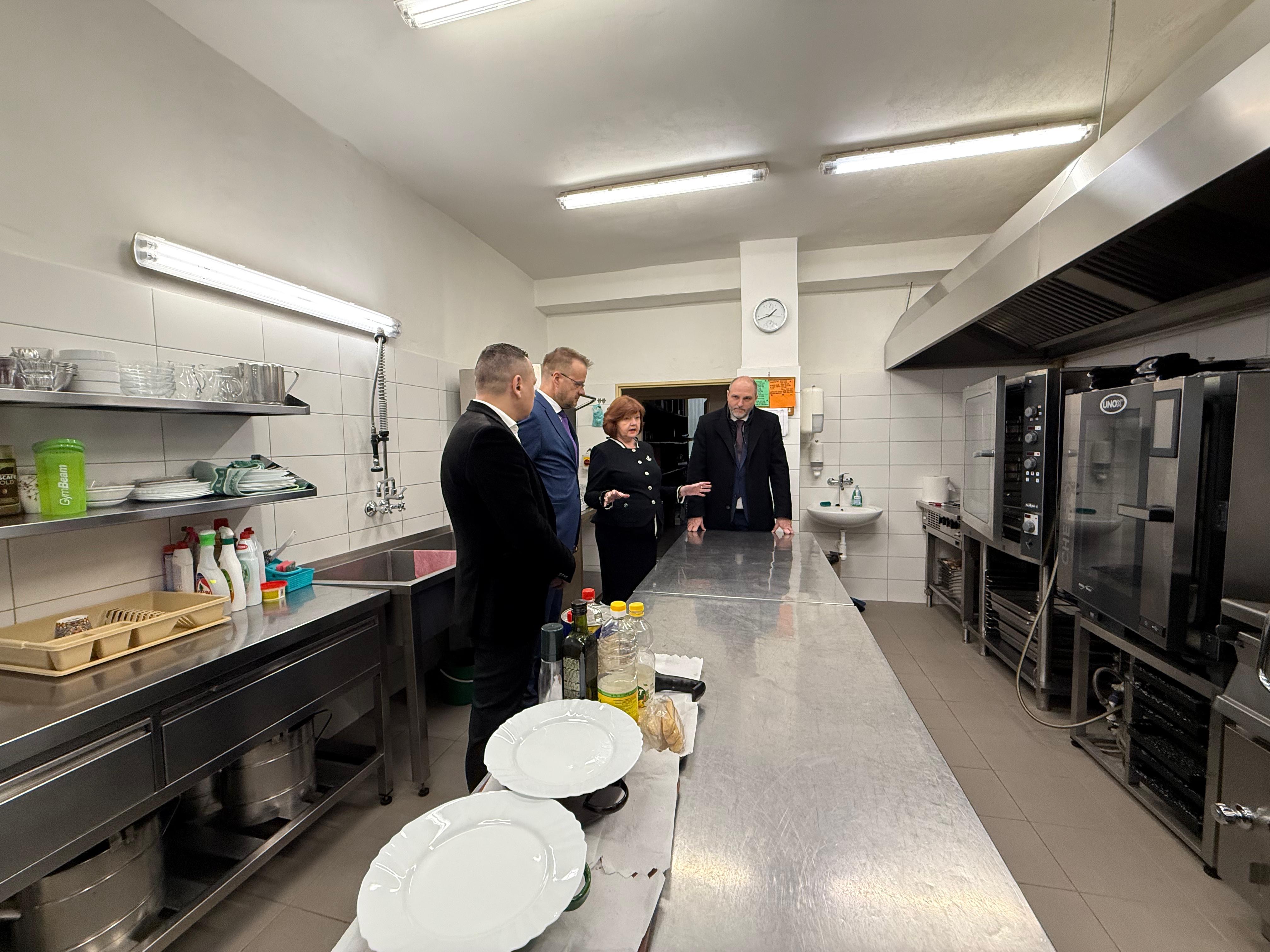 f5ee083f-6221-4ef9-b404-5fa65d7c526c