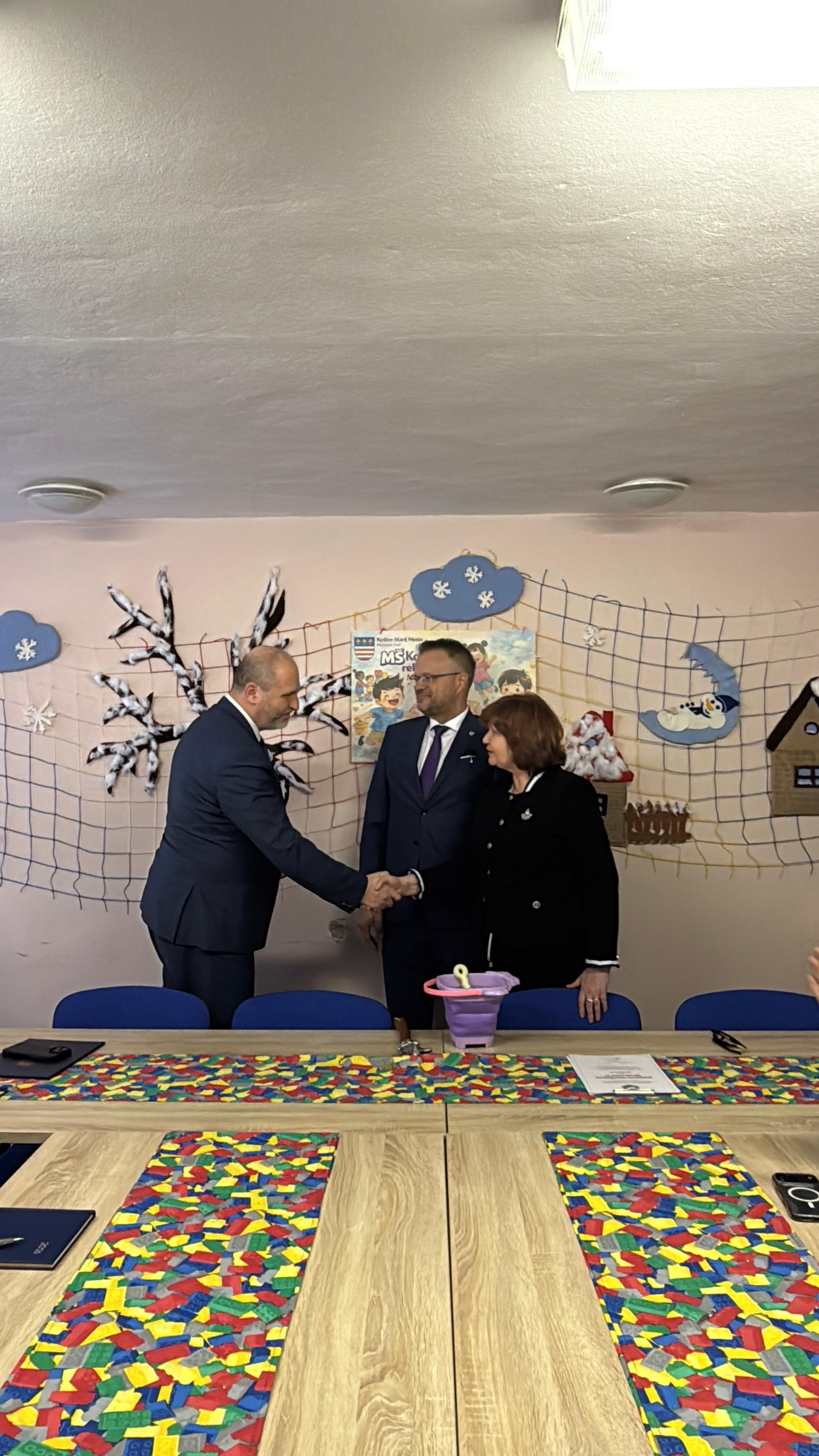 5f8dff26-de84-461b-bbfb-77064a02af6d