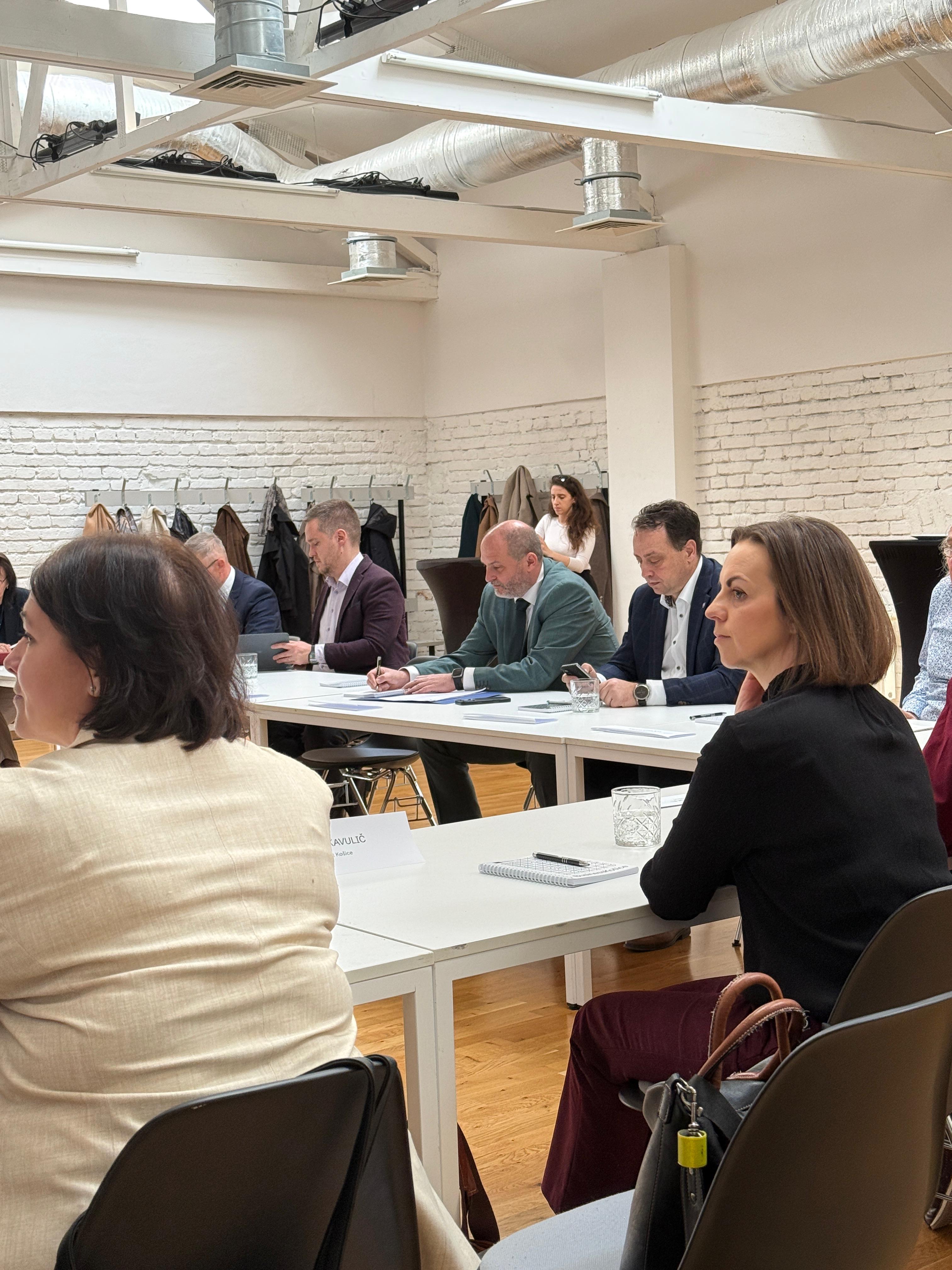 572eb58b-c164-4e51-9541-00d48ef32952